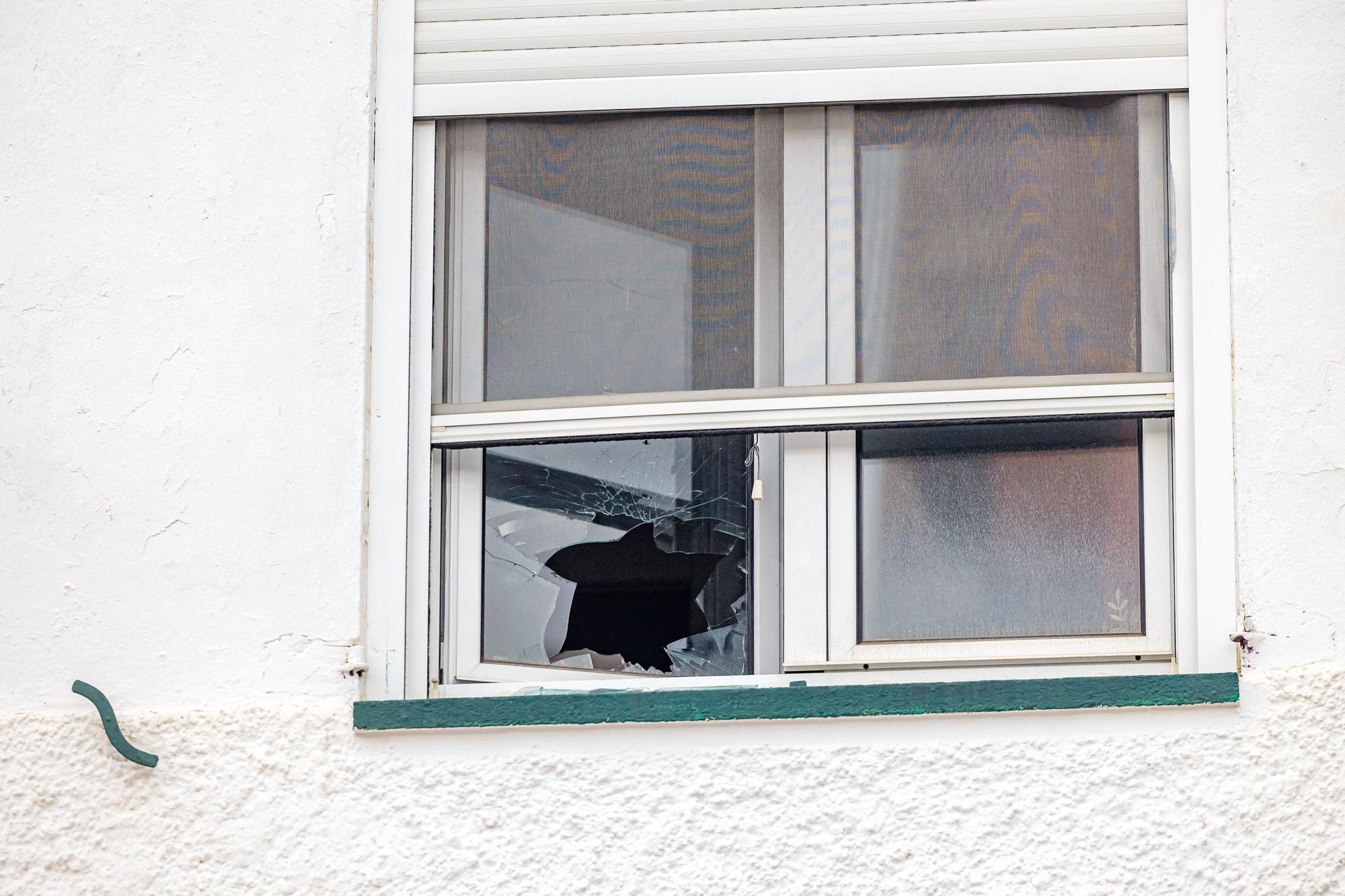 El incidente se produjo en un domicilio de la zona del Rincón de Loix y los dos hombres fueron trasladados con vida al Hospital Comarcal Marina Baixa en La Vila