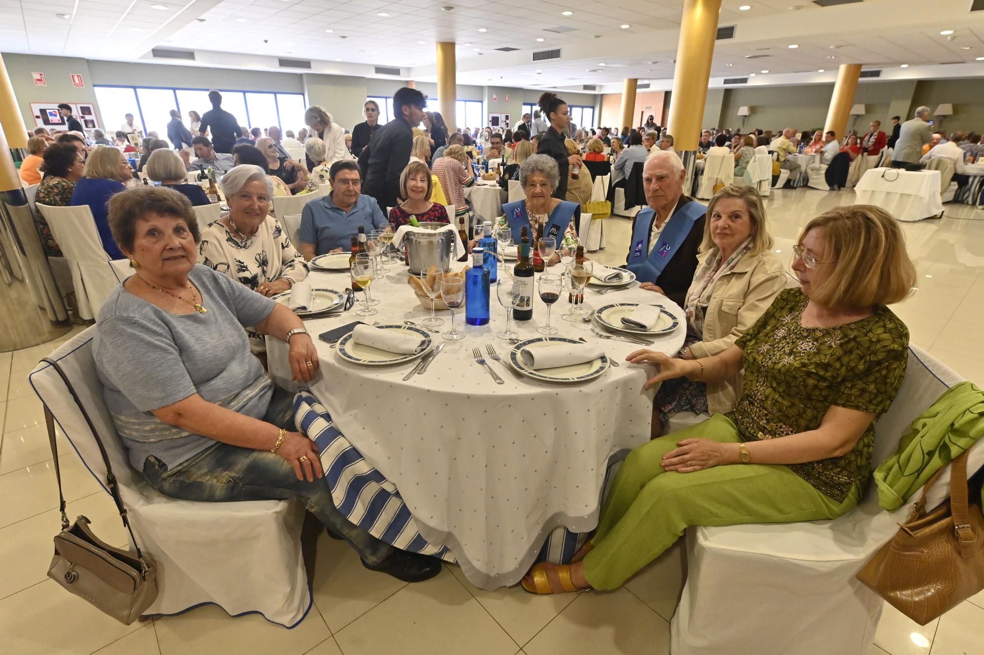 Los mayores universitarios de Castellón celebran una comida de hermandad