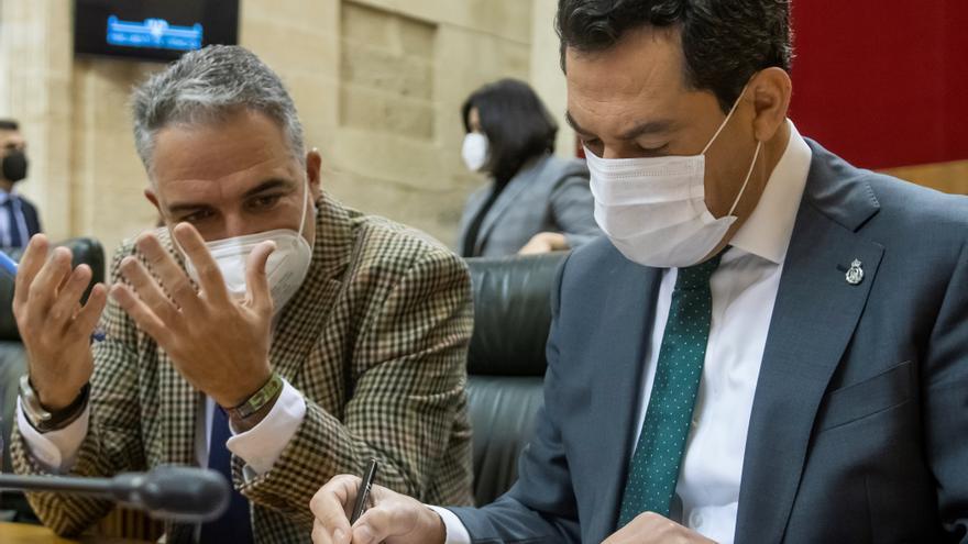 Juanma Moreno apoya la mascarilla en exteriores y pide fondos covid y más vacunas infantiles