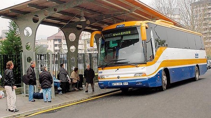 Parada de As Lagoas que el Concello quiere reaprovechar en el futuro como una de las cuatro estaciones para el transporte metropolitano.