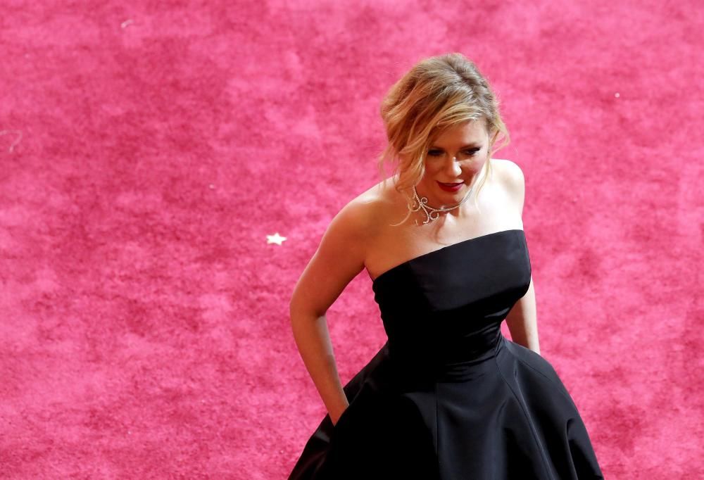 Arrivals - 89th Academy Awards