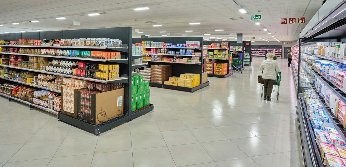 Interior de la única tienda 9 que Mercadona ha abierto en Valencia hasta la fecha: así serán próximamente todos sus supermercados.