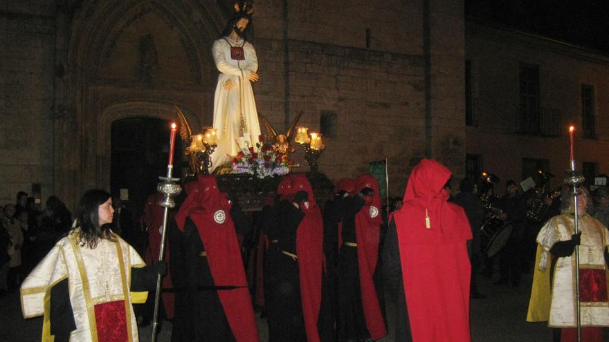 La procesión del Cristo de la Misericordia de Toro, por el recorrido habitual