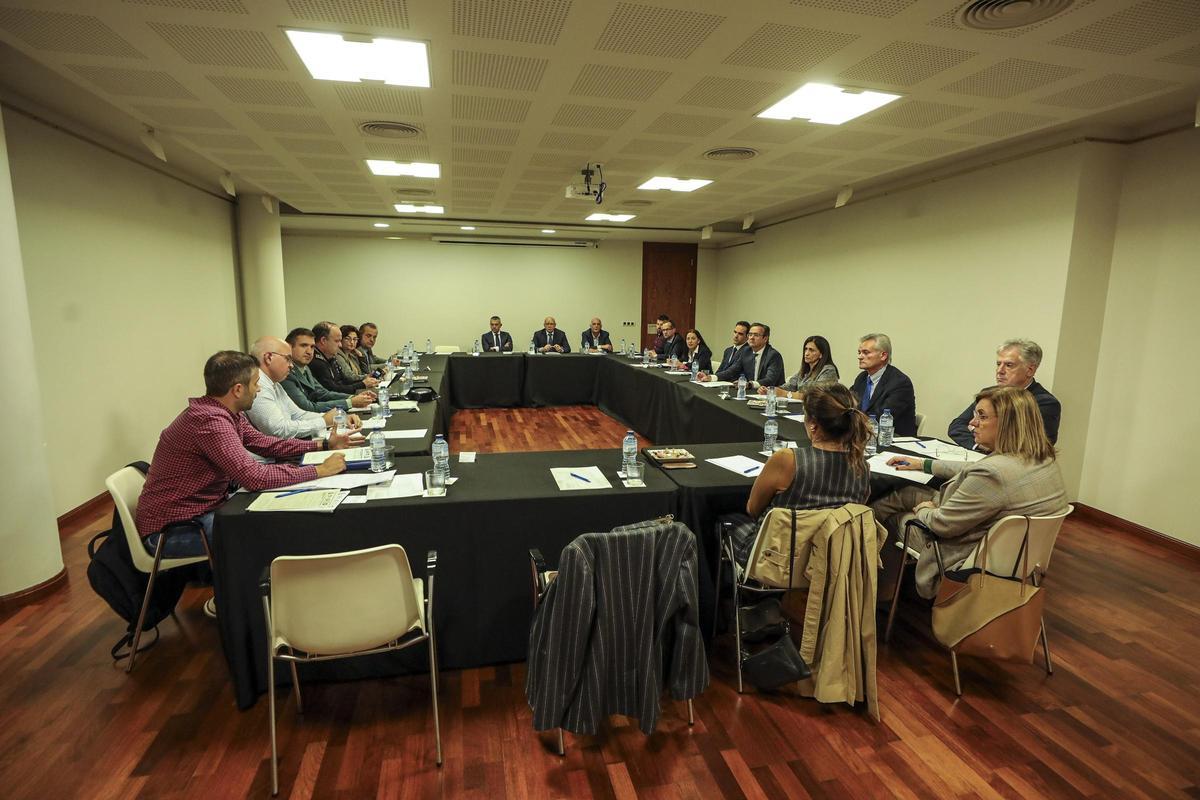 Un momento de la reunión en Elche de responsables policiales y judiciales