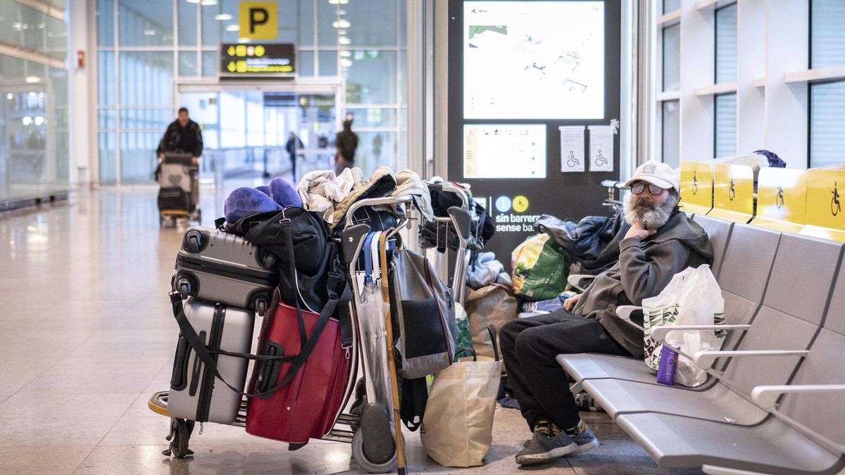 Emilio, en la Terminal 1 del aeropuerto de Barcelona-El Prat.