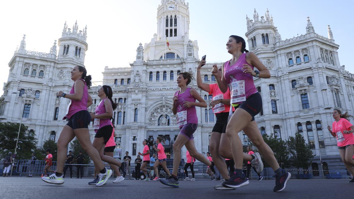 Igualdad denuncia machismo en los regalos a las participantes en la Carrera de la Mujer