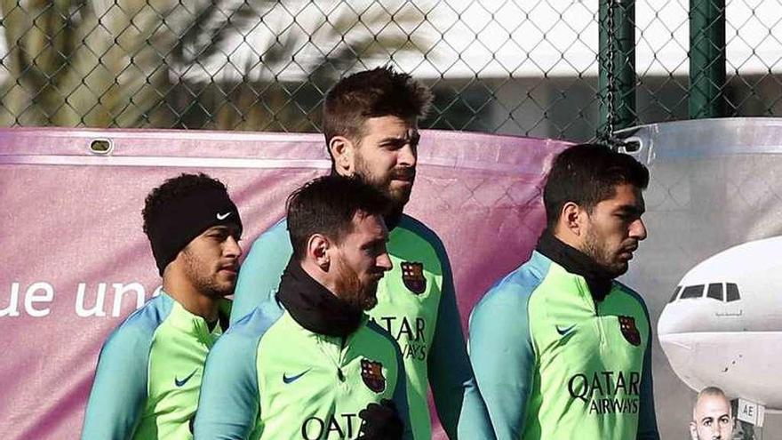 Neymar, Piqué, Messi y Luis Suárez en el entrenamiento de ayer.