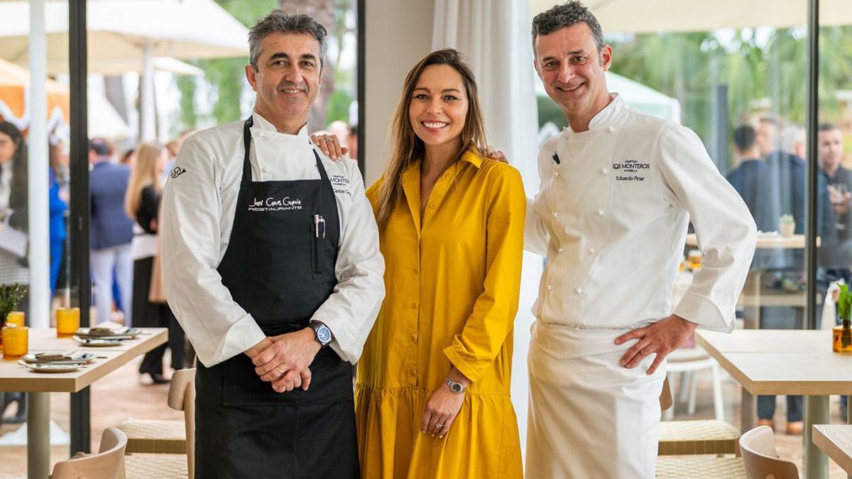 La directora del hotel, Merry Antoja, y el chef malagueño José carlos garcía, en el establecimiento.