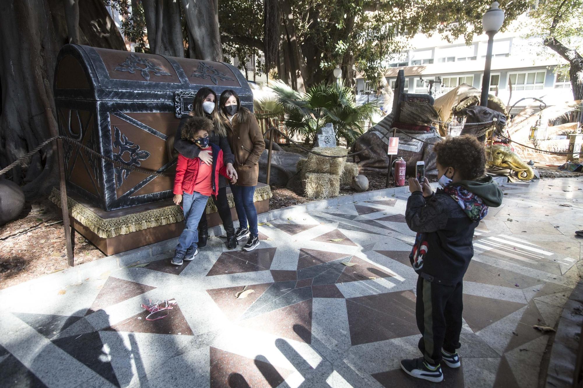 Campamento de los mensajeros reales en la plaza de Gabriel Miró