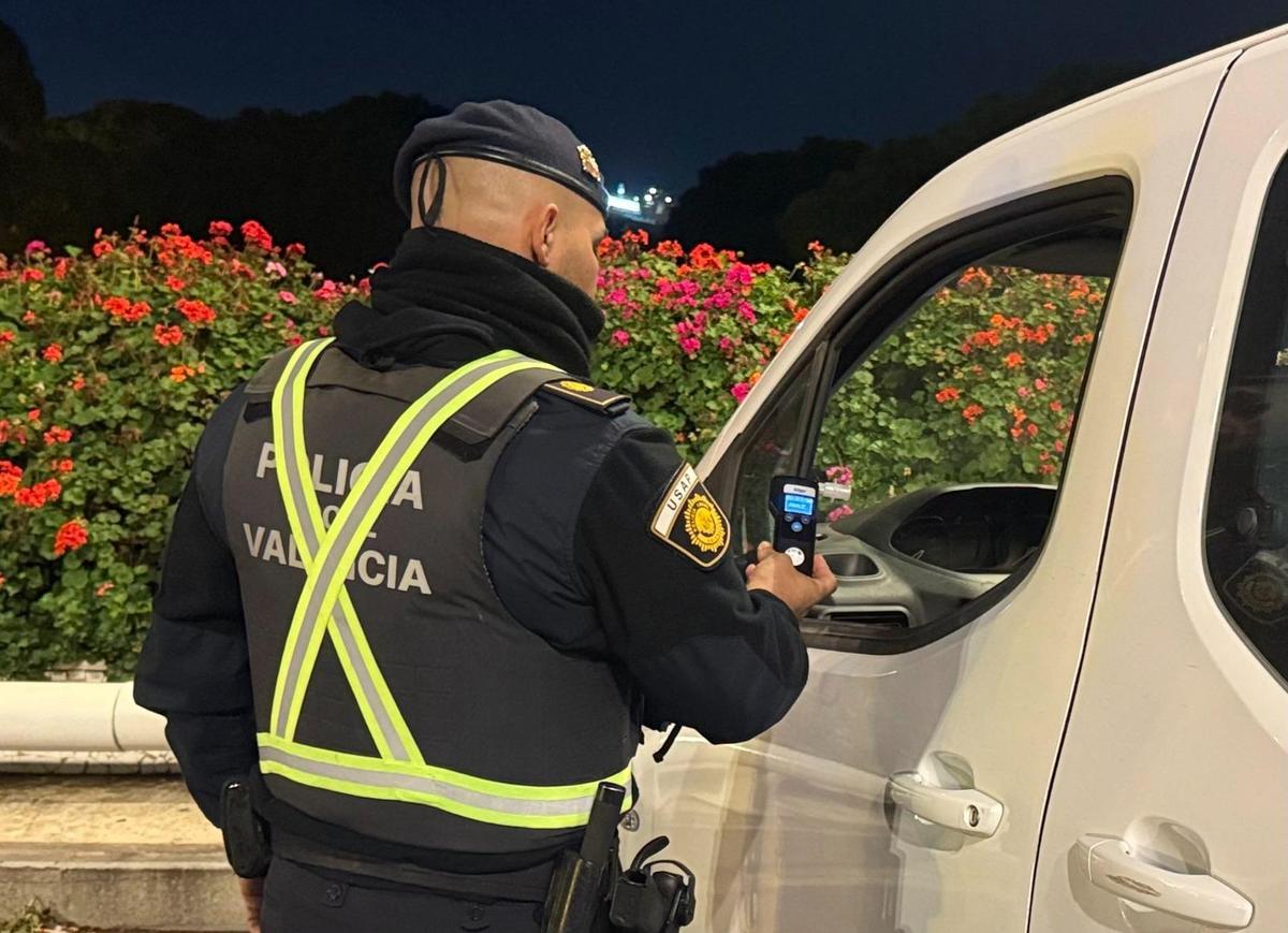 Controles de alcoholemia de la Policía Local de València.