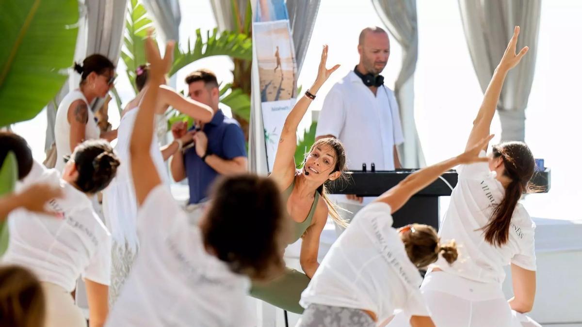 El preestreno del evento reunió a una veintena de personas en la azotea del hotel