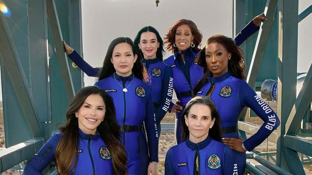 Katy Perry junto al resto de las tripulantes de la Blue Origin