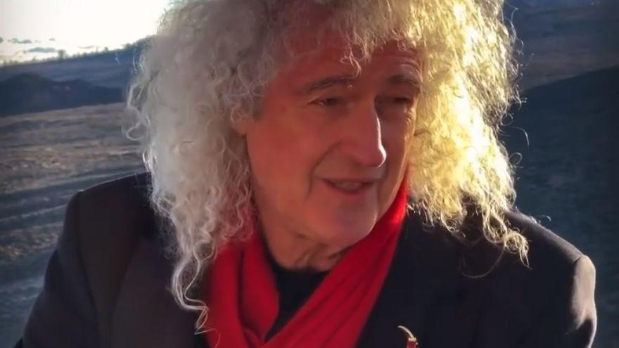 Brian May canta en el Teide una canción de Queen