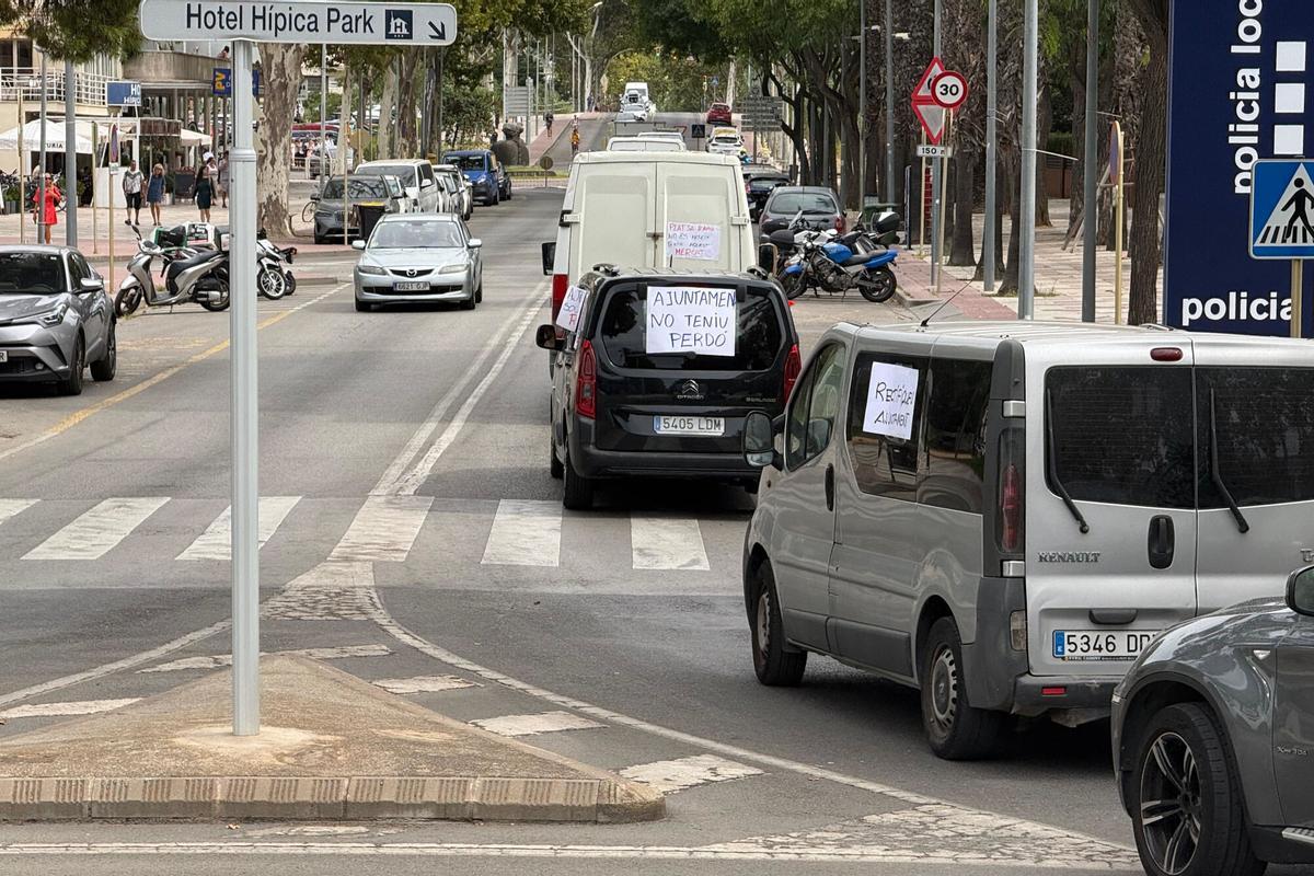 Una imatge de la manifestació per Platja d'Aro dels marxants