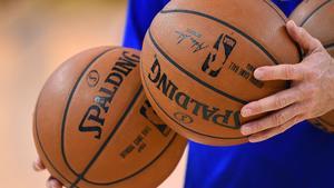 Las peculiaridades de los balones del baloncesto profesional