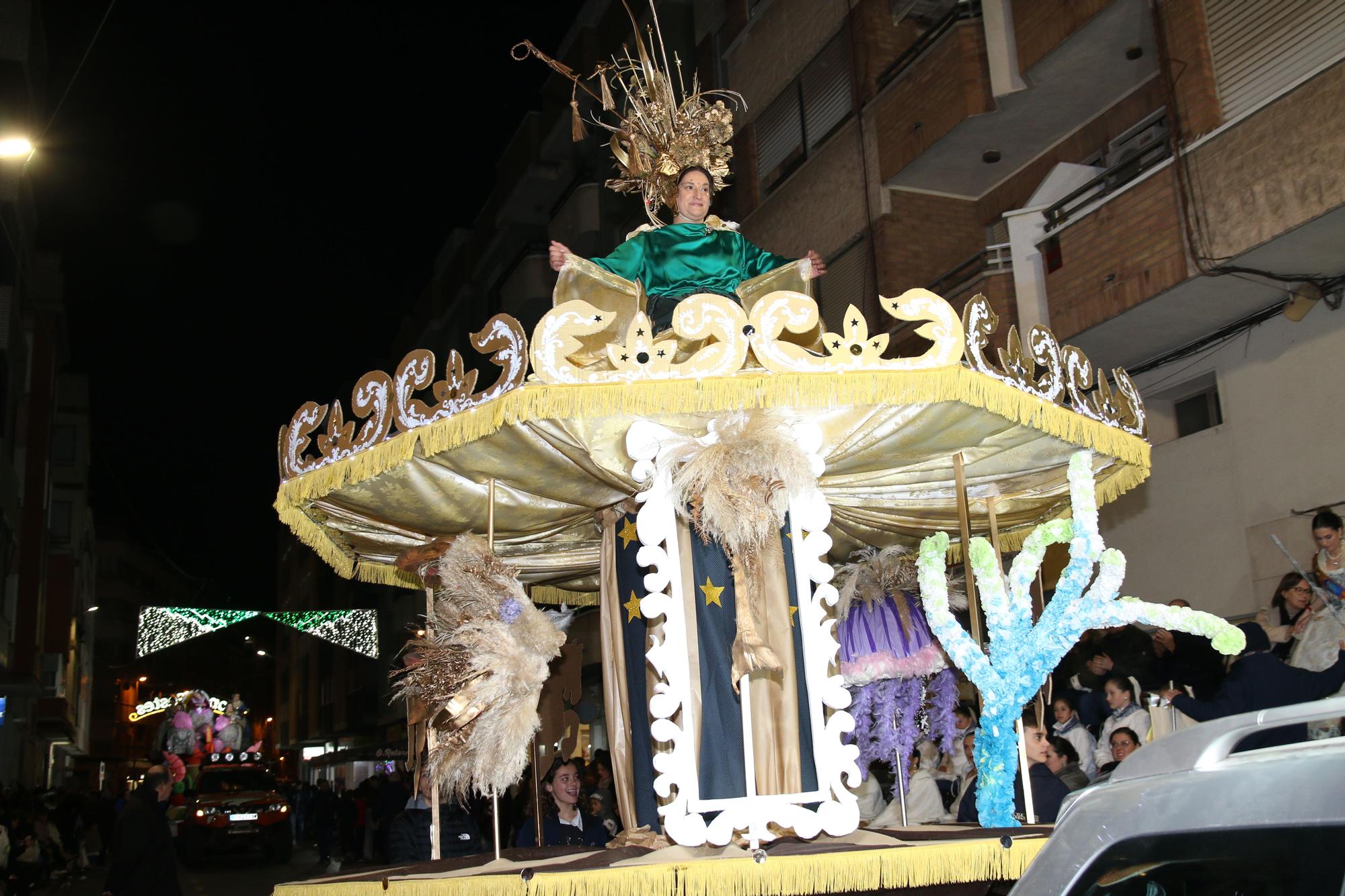 FOTOGALERÍA I La cabalgata del Ninot de Burriana, en imágenes