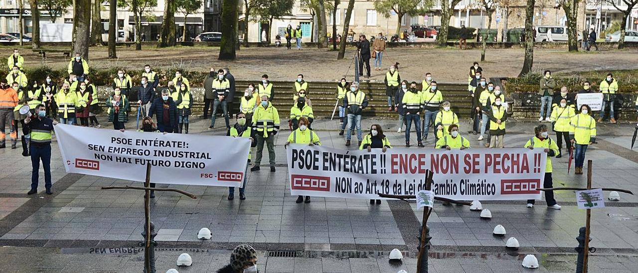Protesta de los trabajadores de Ence en Pontevedra para pedir su permanencia. |   // FARO