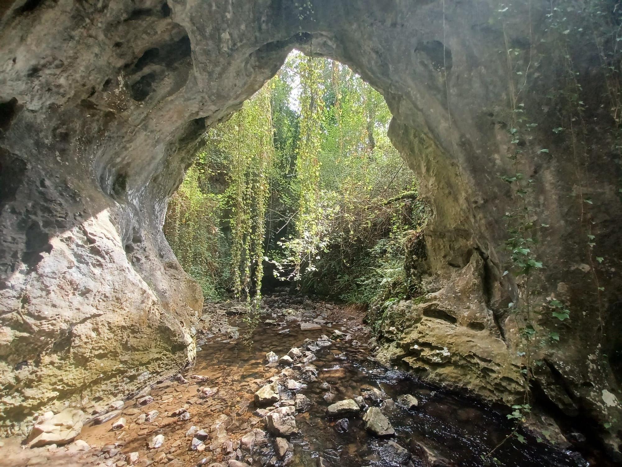 La ruta de Los Covarones, las mil y una estampas de cuento de la senda más visitada de Llanera