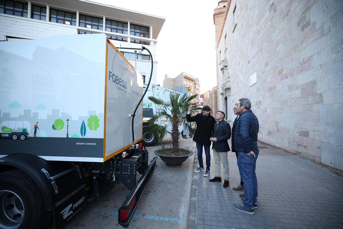 El alcalde, Jorge Monferrer, ha conocido los detalles de la nueva maquinaria.