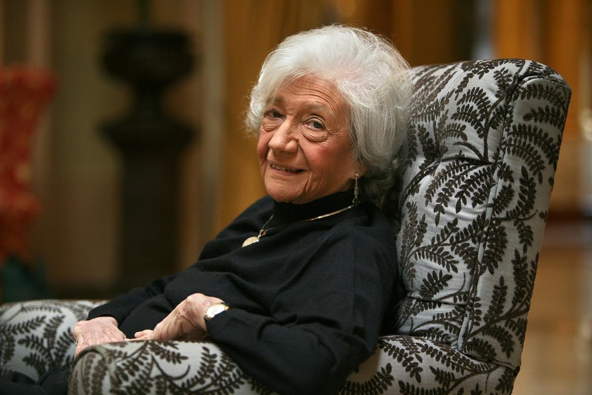 Barcelona substitueix el nom del carrer Ramiro de Maeztu pel de l’escriptora Ana María Matute