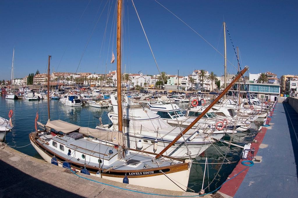 Panorámica del puerto deportivo de Alcanar (Tarragona).