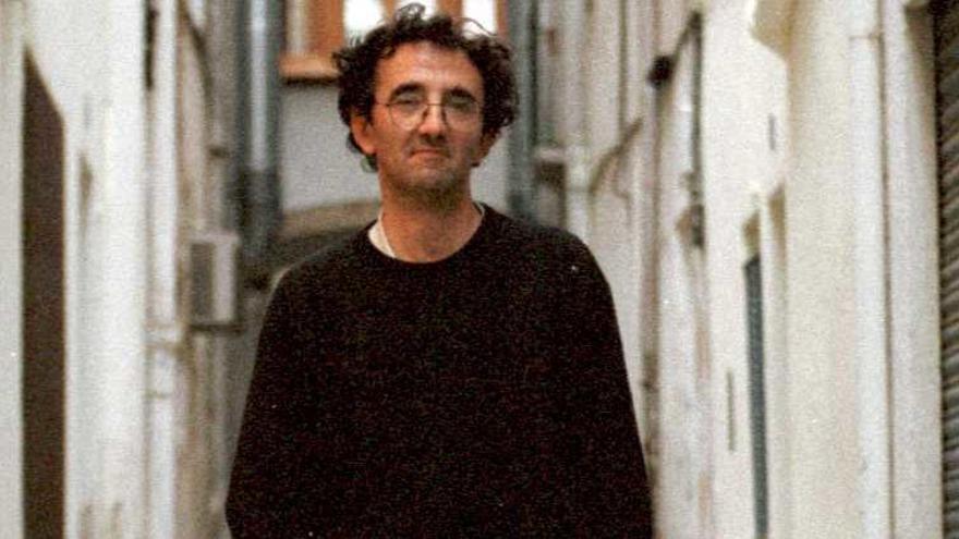 Bolaño al carrer del Lloro de Blanes, zona zero de la seva llegenda.