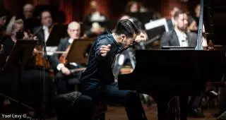 El pianista sevillano Juan Pérez Floristán protagoniza un concierto junto a la ROSS en el Maestranza