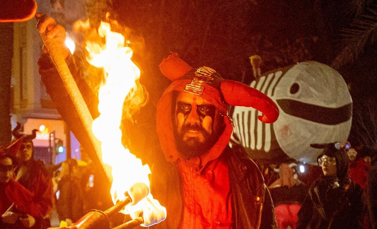 El Entierro de la Sardina pone el broche final al Carnaval de Alicante El Entierro de la Sardina pone el broche final al Carnaval de Alicante