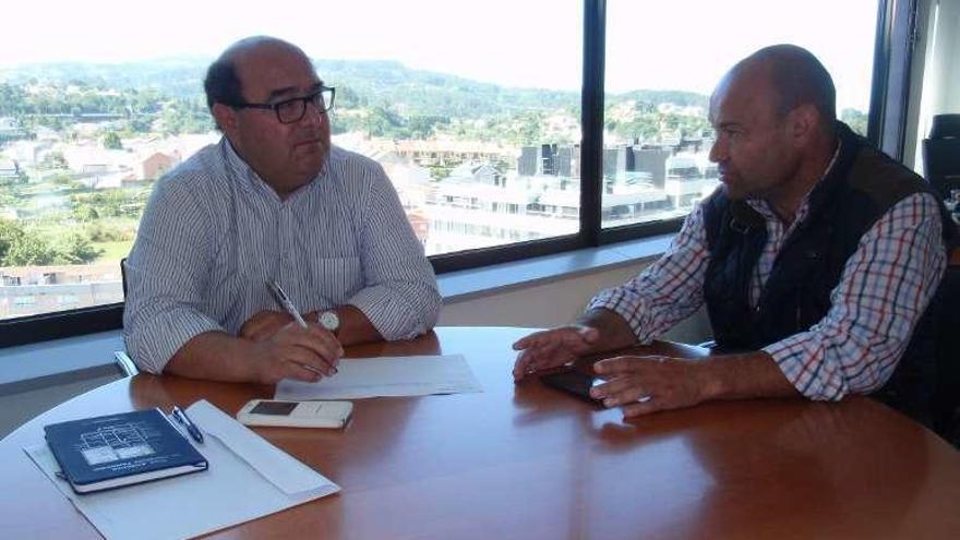 César Pérez Ares y Pablo Castillo, ayer, en Pontevedra. // Faro