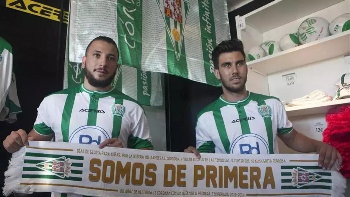 Fede Vico con Nabil Ghilas, en su presentación con el Córdoba CF en Primera en la 14-15.