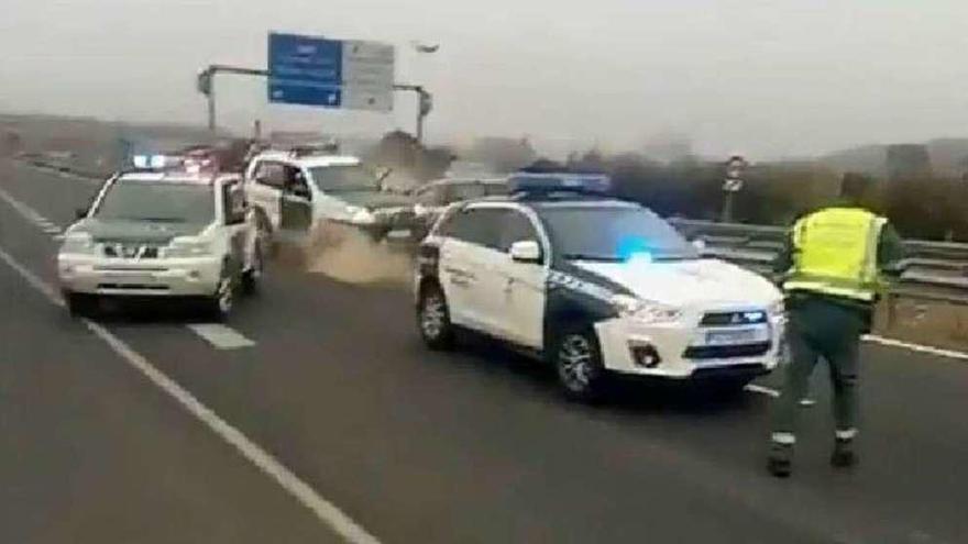 Kamikaze contra la barrera policial en Guadix