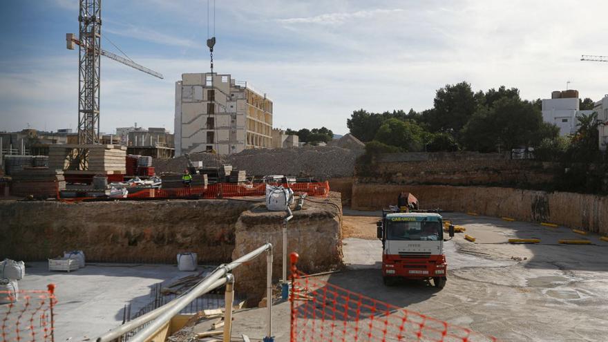 Costas no ha autorizado el vertido de agua de las obras de un hotel a la playa de s’Arenal