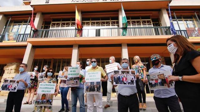 La plataforma Aparcamientos Reina Sofía denuncia que el alcalde de Córdoba se niega a reunirse con ella