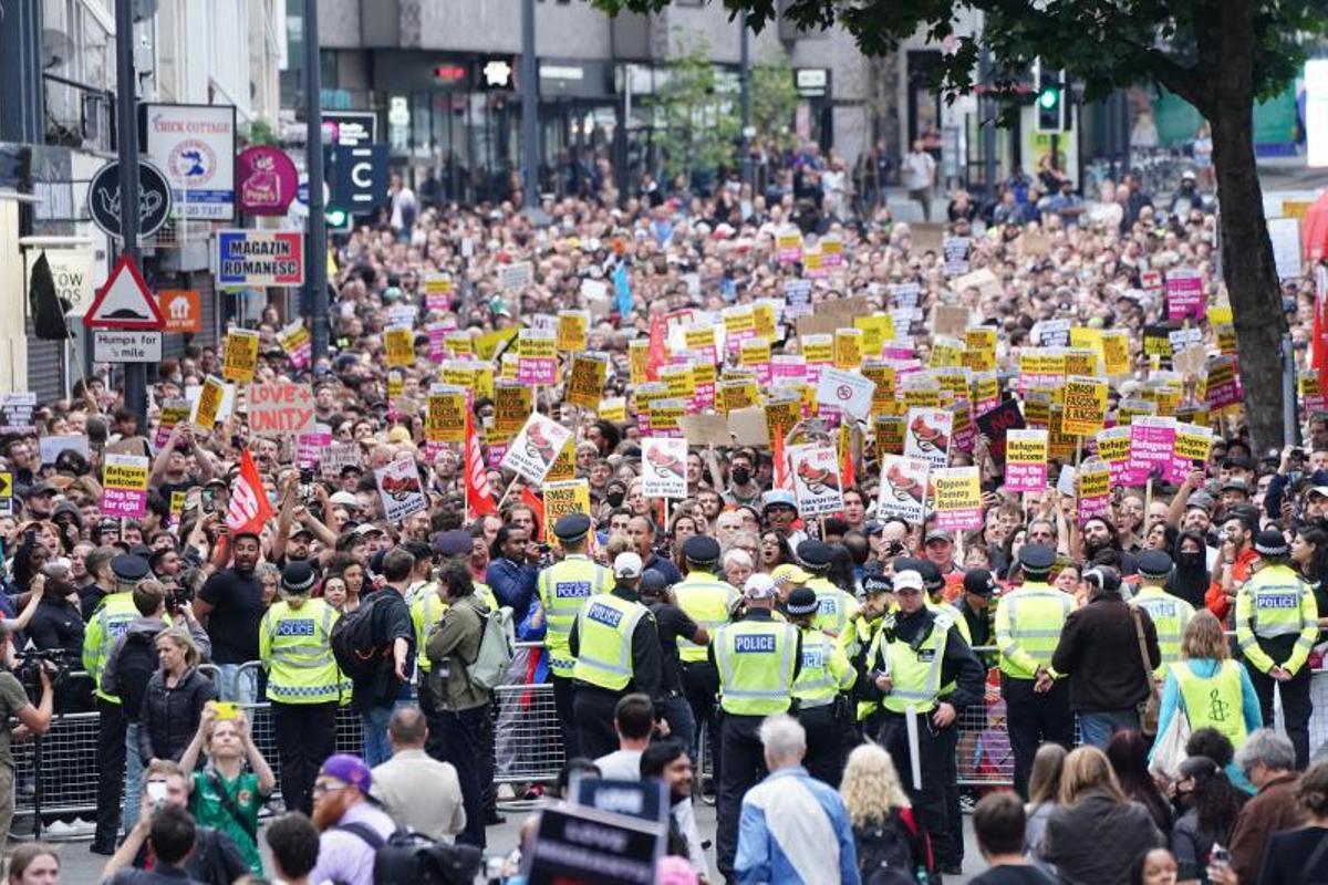 Multitudinaria manifestación antirracistas en Walthamstow, Londres