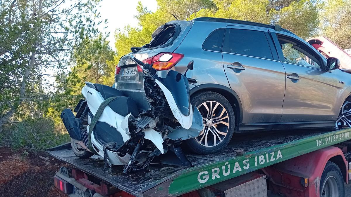 El accidente entre una moto y un coche en el cruce de los Cazadores