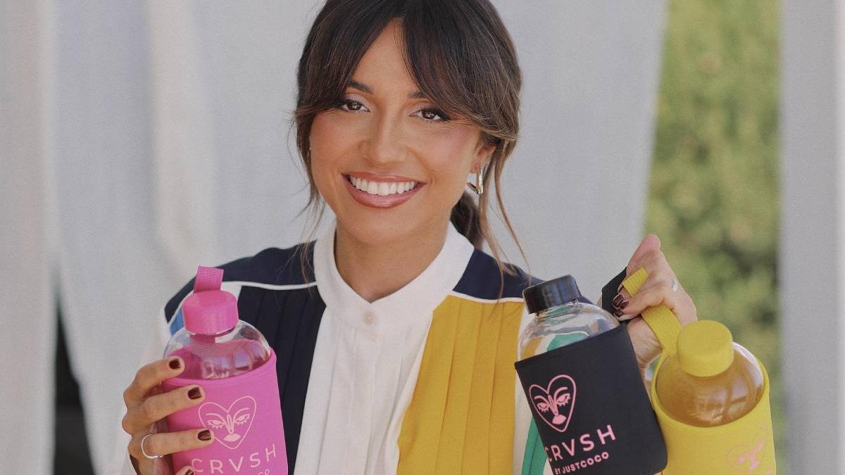 CRVSH y Woman vuelven a unirse para crear las botellas más bonitas de la temporada. ¡Consíguelas ya con el número de abril!