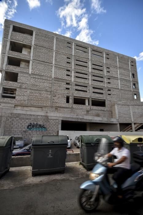 EDIFICIO A MEDIO HACER DEL PALACIO DE ...