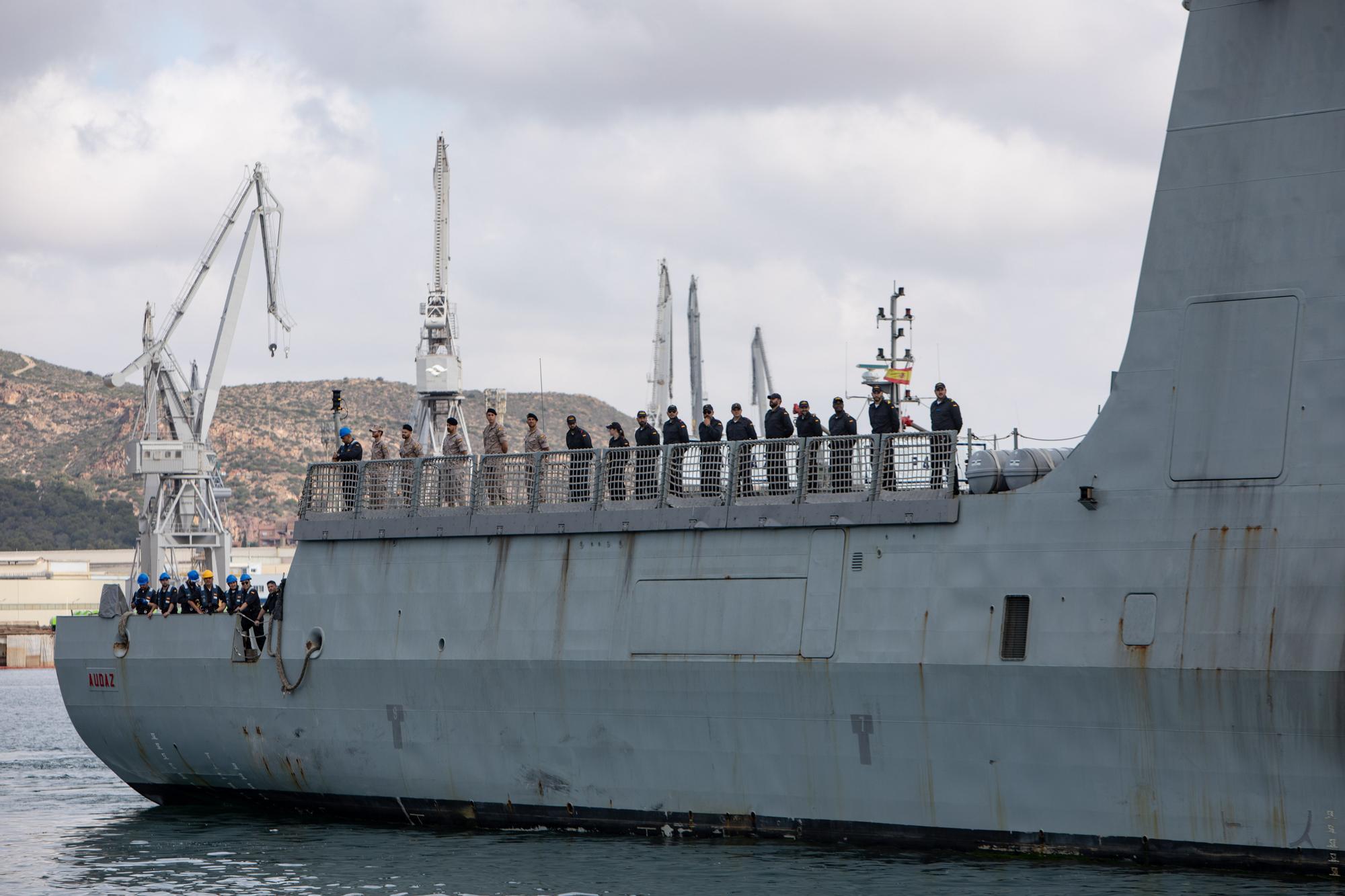 Las imágenes del regreso a Cartagena del BAM 'Audaz' de la Armada tras cinco meses en el Golfo de Guinea