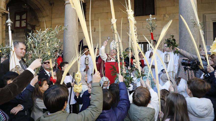 La bendición de las palmas dio comienzo a la Semana Santa santiaguesa con buen tiempo
