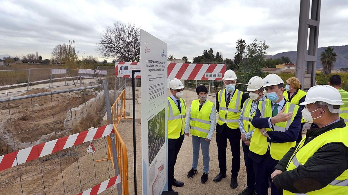 Las obras engloban lainstalación de compuertas murales y de canal en el colector de Torreagüera.  .