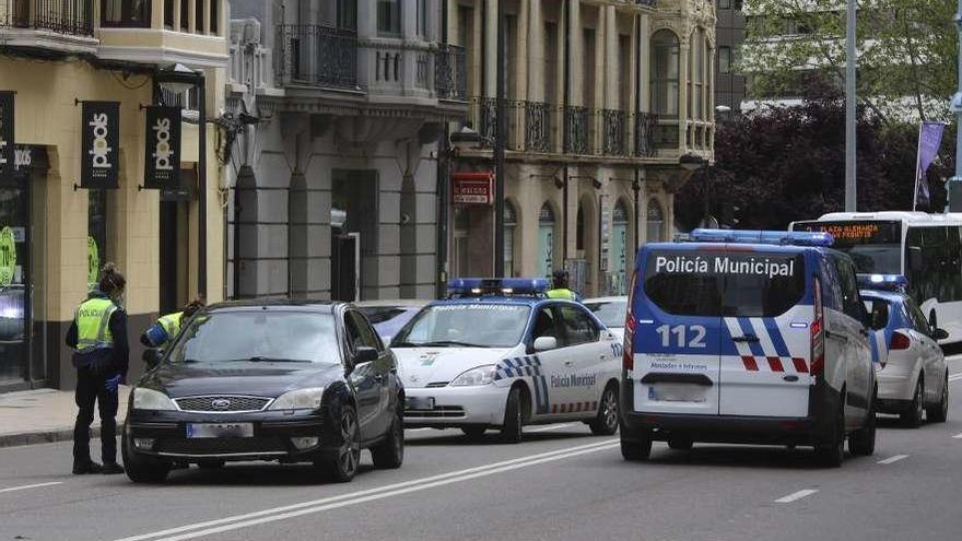 Control de la Policía Municipal en la etapa más estricta del confinamiento en Zamora capital.