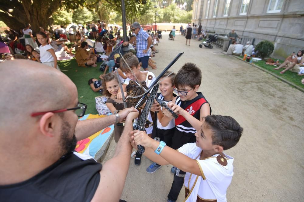 Miles de personas eligieron volver al medievo en Pontevedra en vez de refrescarse en la playa pese al calor extremo.