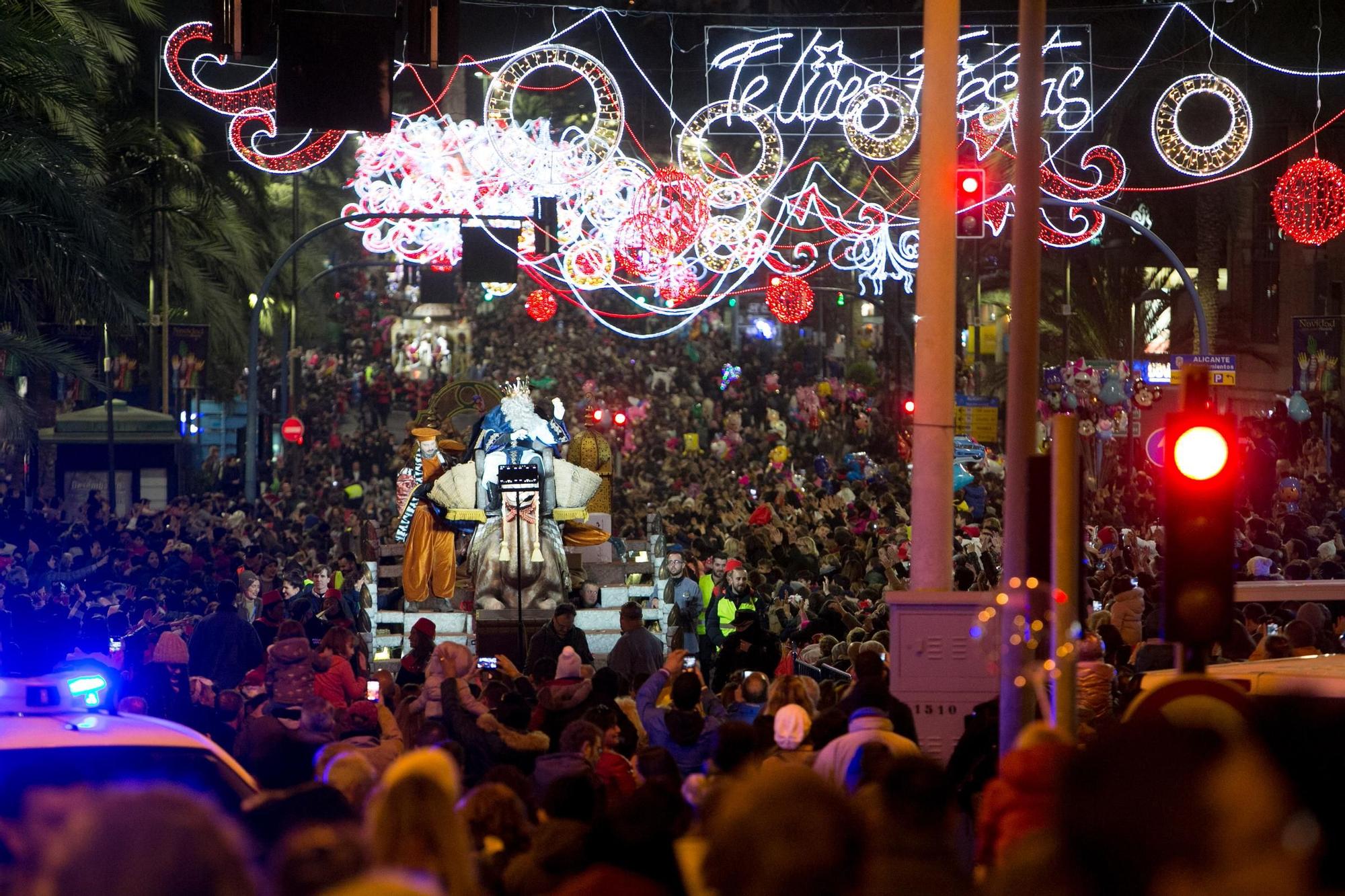 Así fue la última cabalgata de los Reyes Magos celebrada en Alicante en el 2020