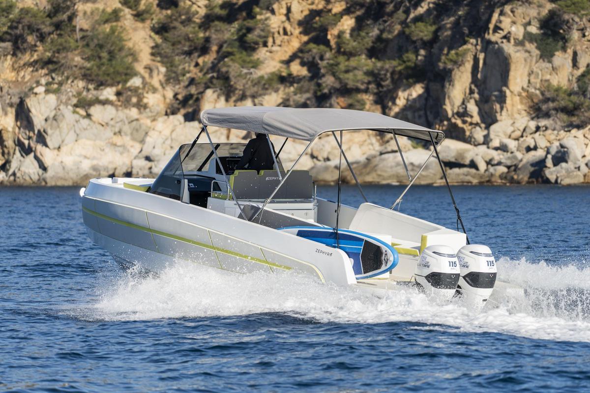 Una de las embarcaciones de Zephyr Boats.