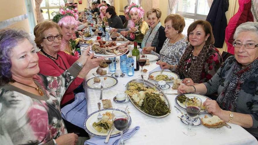 Festa da Cachucha, en uno de los restaurantes de O Carballiño. // Iñaki Osorio