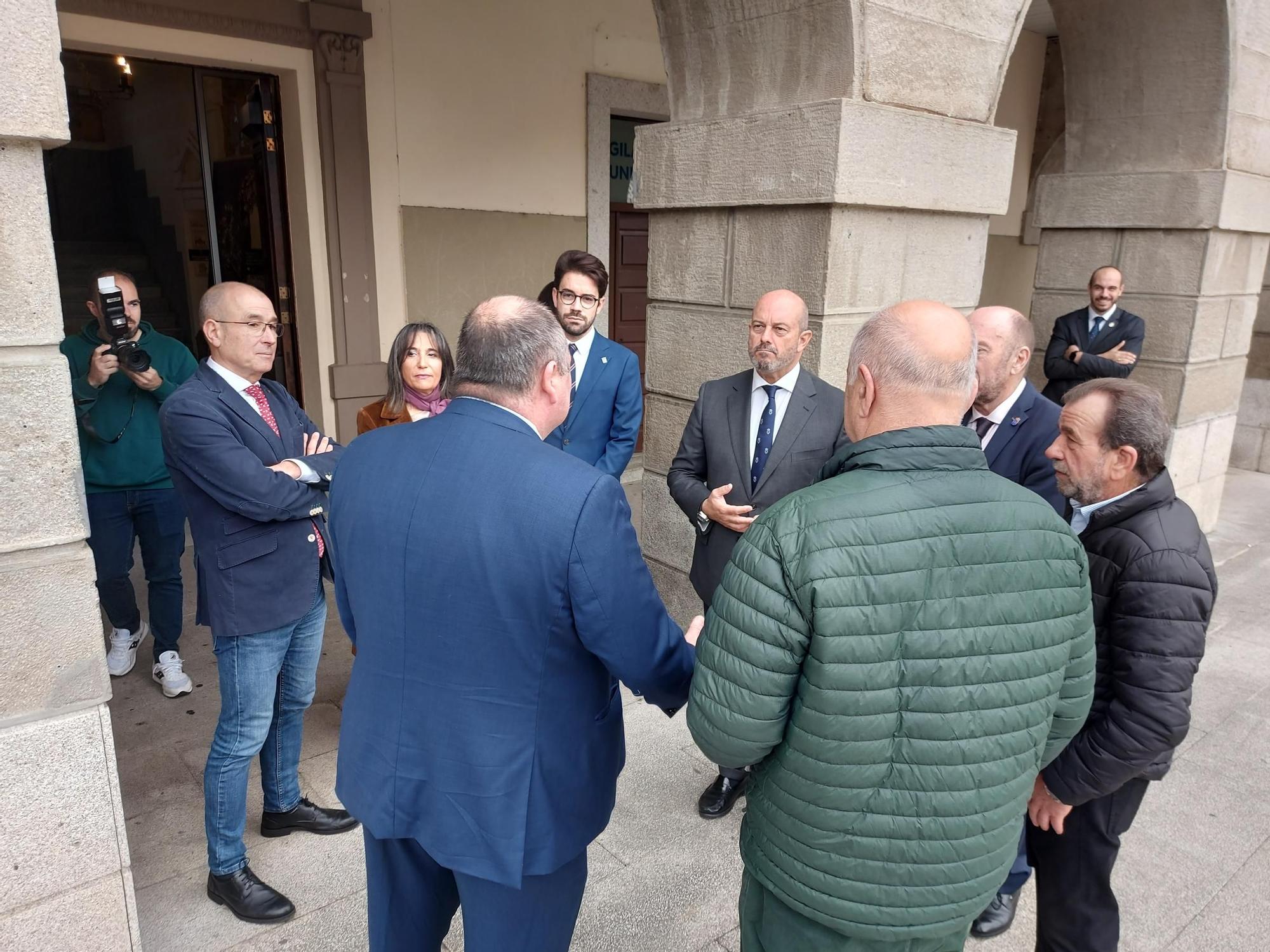 En imágenes: La visita del presidente del Senado a Vegadeo