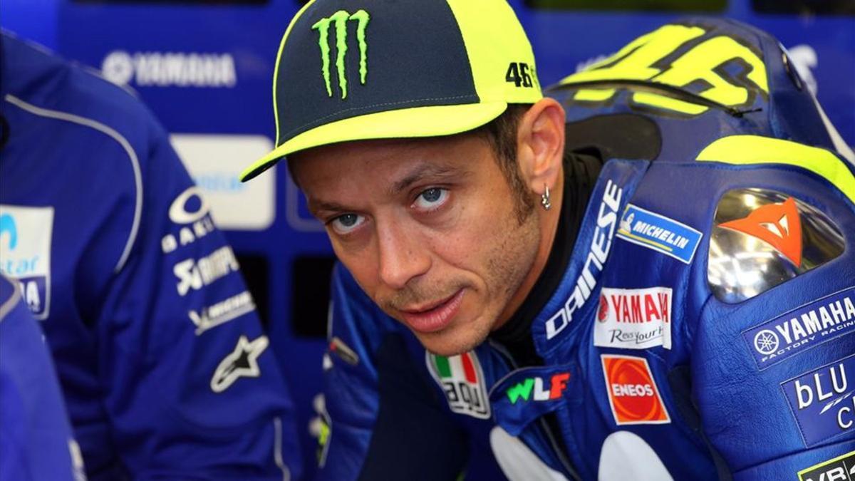 Valentino en su box del Movistar Yamaha