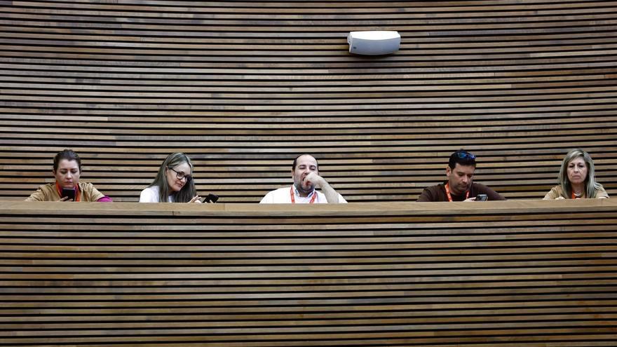 Las víctimas no podrán estar en la comparecencia de Mazón en las Cortes al copar Presidencia las invitaciones con sus asesores