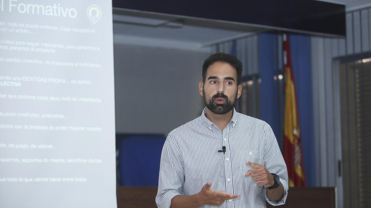 Roberto Robles, director de la cantera del Hércules, ayer en la sala de prensa.