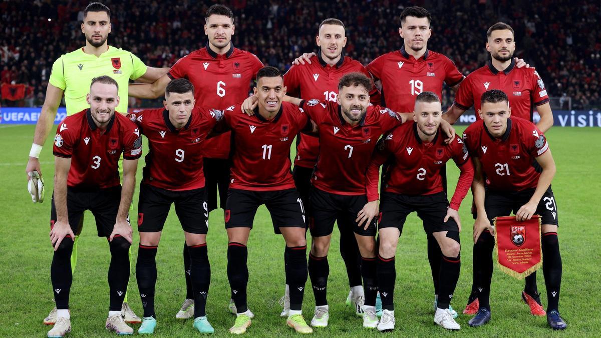 La última alineación de Albania en el cierre de la liguilla frente a las Islas Feroe.